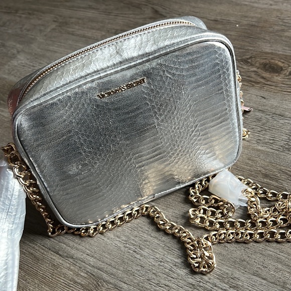 NWT Victoria’s Secret Silver Python Pattern Chain Crossbody - Picture 3 of 10